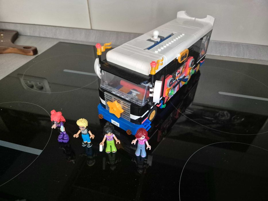 LEGO Friends: Autocar de turneu 42619, 8 ani+, 845 piese - OCAZIE