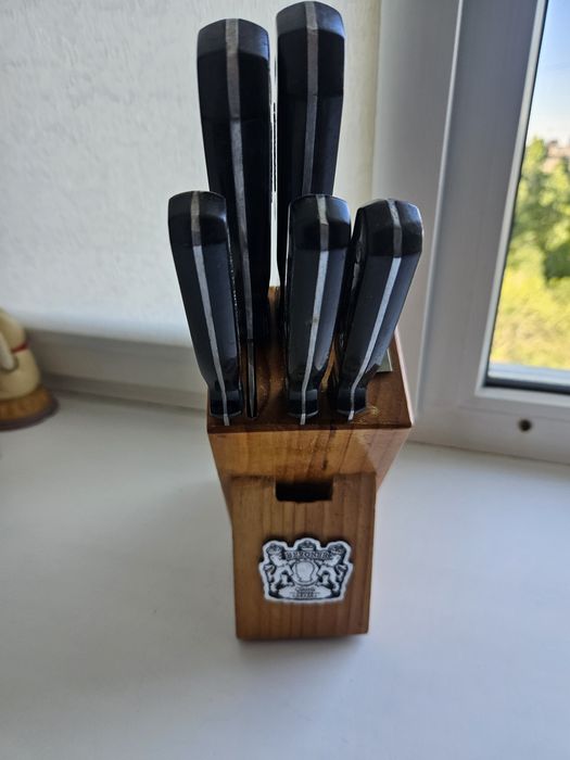 Продам набор ножей с подставкой