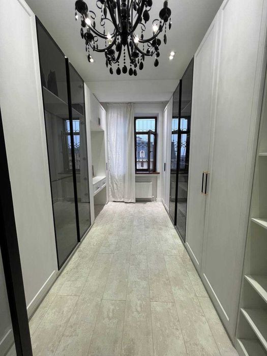 Улица Тараса Шевченко! Сдается новая 5-х комнатная квартира!