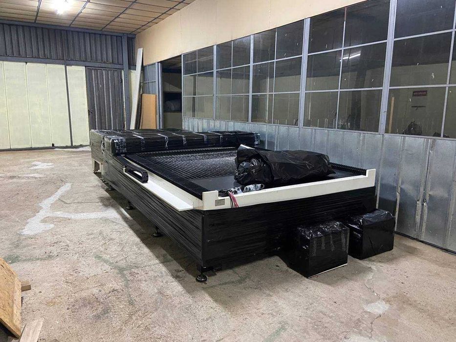 CO2 Лазерна машина (плотер)| Работна площ 2x3m | Почти нов