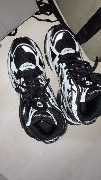 продам баленсиаги раннеры high top