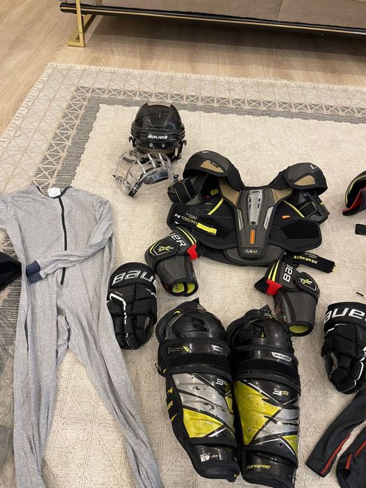 Продает Б/у хоккейная детская экипировка