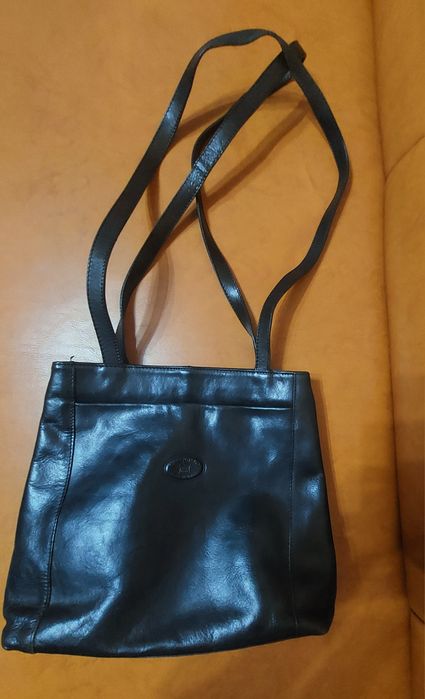 Poșetă piele naturală, cu tortițe lungi și 2 compartimente.