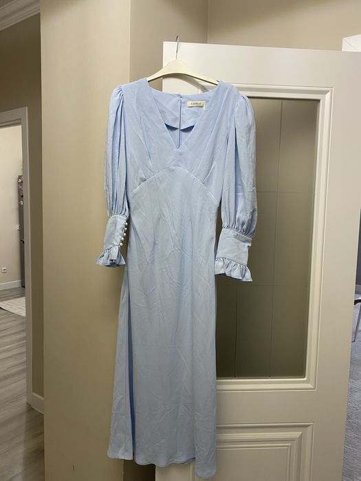 Красивое платье голубого цвета