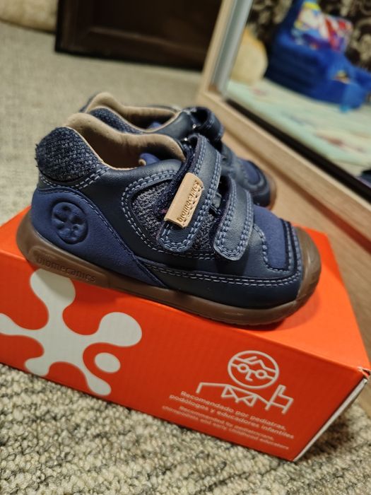 Vând adidași băiețel biomecanics