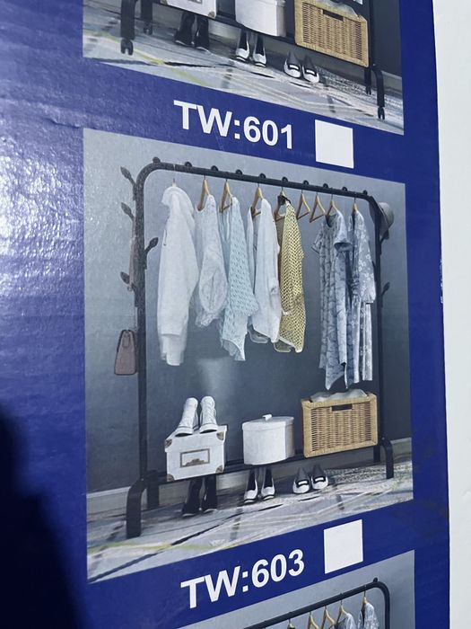 Напольная стойка для одежды