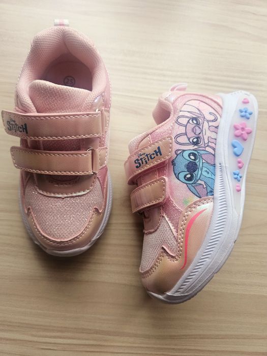 Adidas stich mas 25 noi  cu leduri