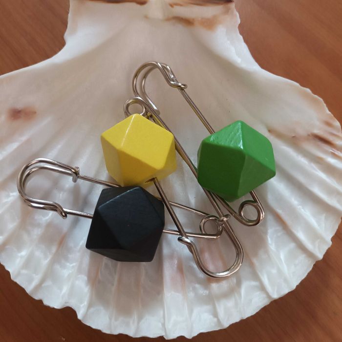 Продава симпатични обеци