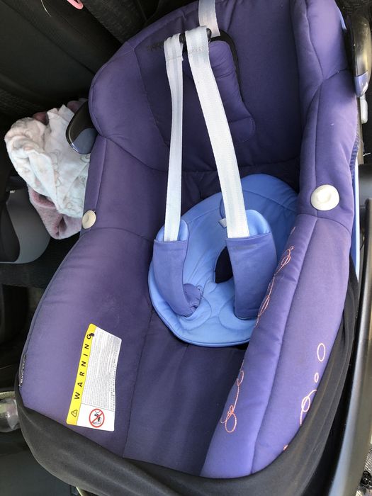 Maxi cosi столче с база