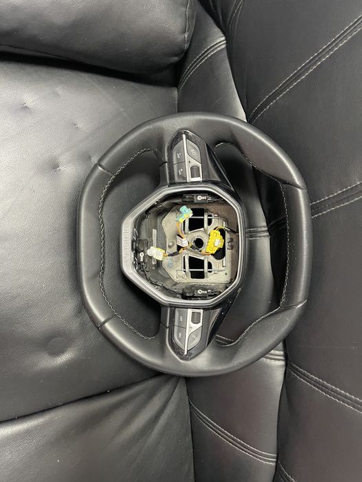 Volan cu comenzi Peugeot 3008