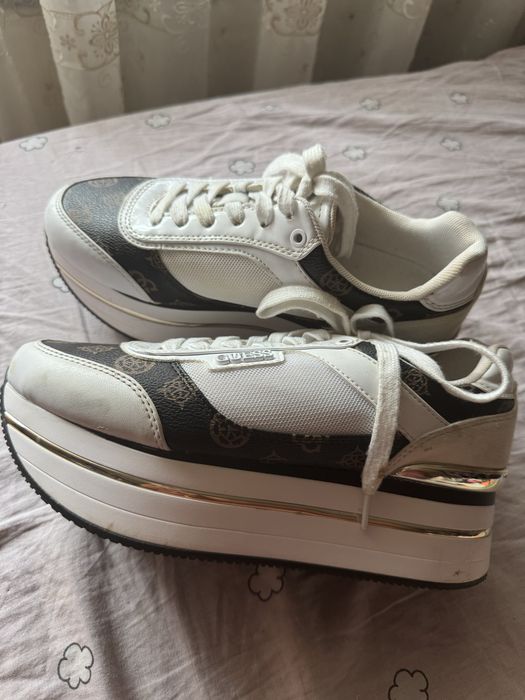 Adidasi cu platforma Guess