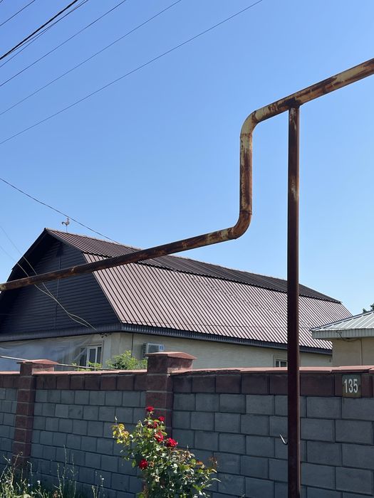 Покраска крыша. Дом