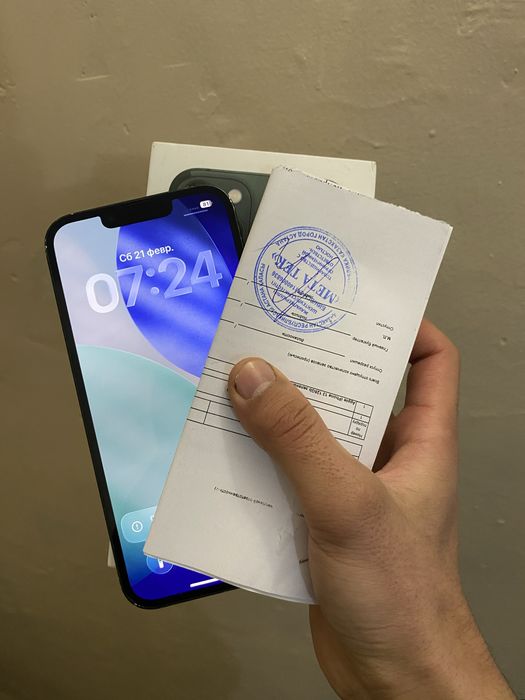 Срочно продаю Айфон 13/90