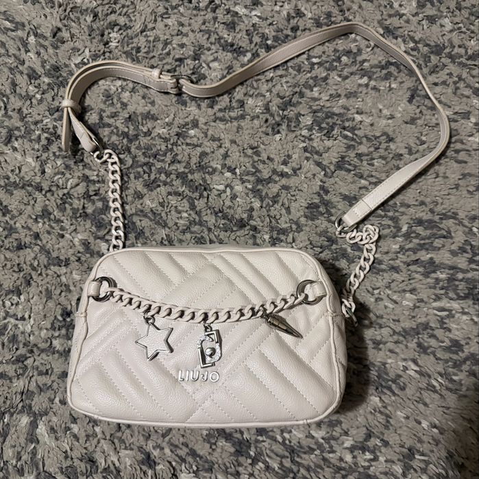 Чанта Liu Jo бежова, носена много малко , без забележки 22/15/7