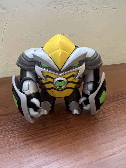 Бен тен фигурка