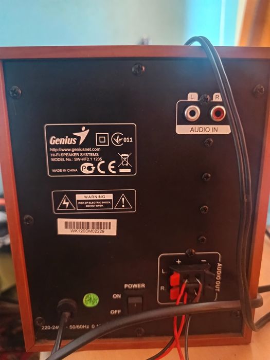 Продавам тонколони Genius SW-HF2.1 1205 с дървен корпус