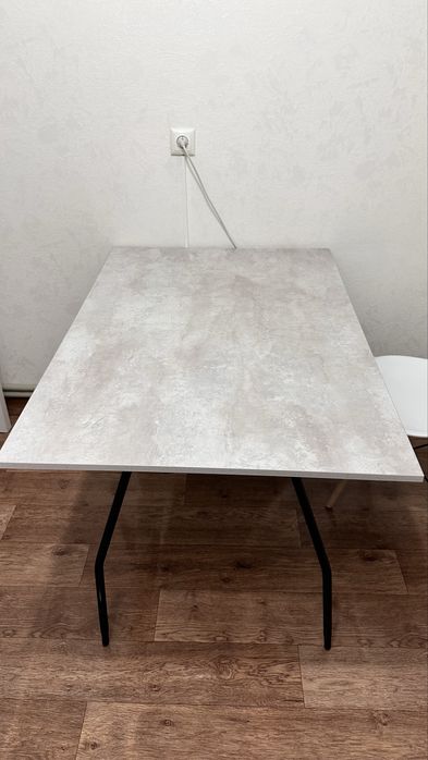 Продам кухонный стол