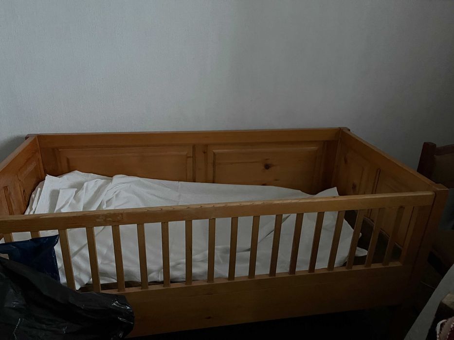 Продавам детско дървено легло за дете  до 10 години