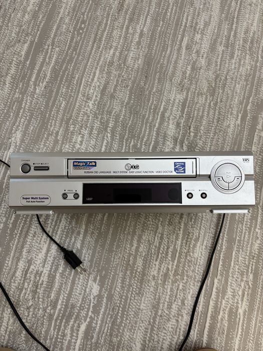 Видеомагнитофон LG