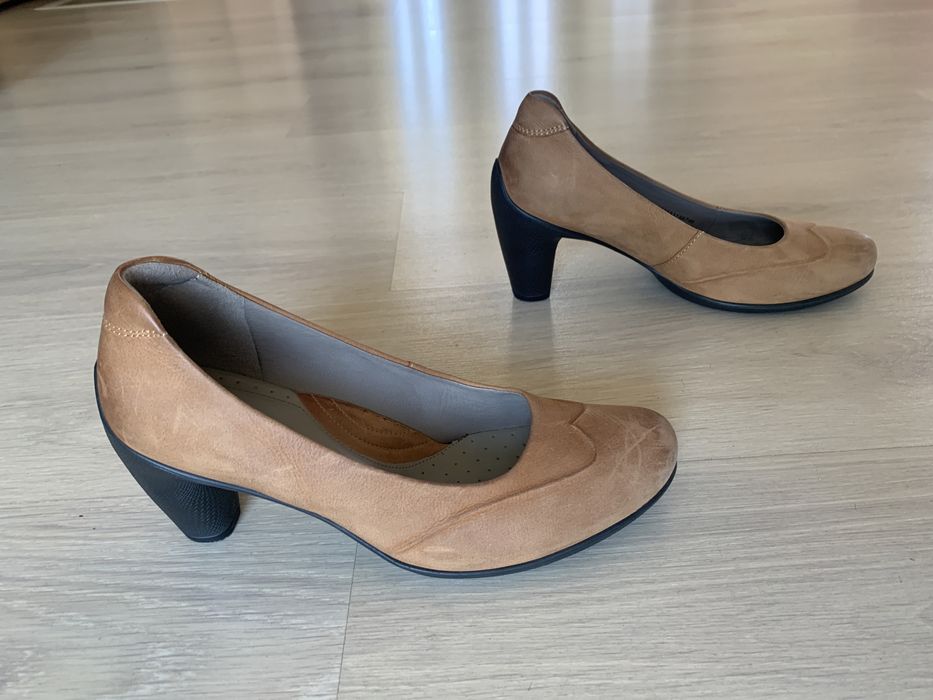 Vand pantofi Ecco(38) din piele.