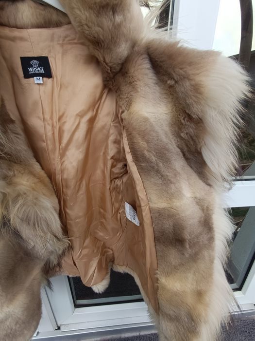 Blanita Versace impecabila