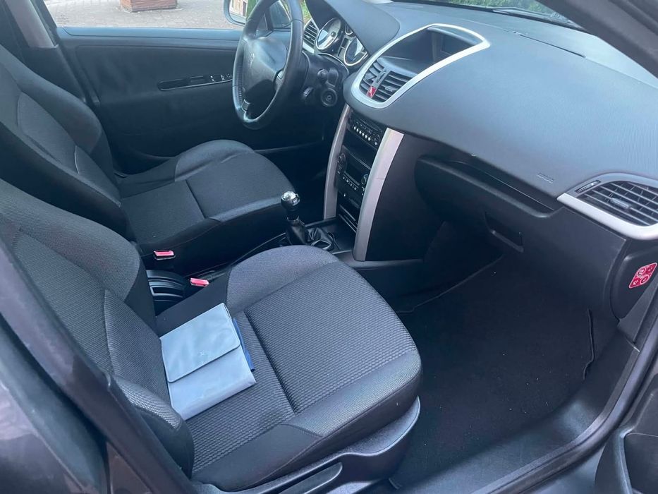 Peugeot  207 1.4 16 V 2013