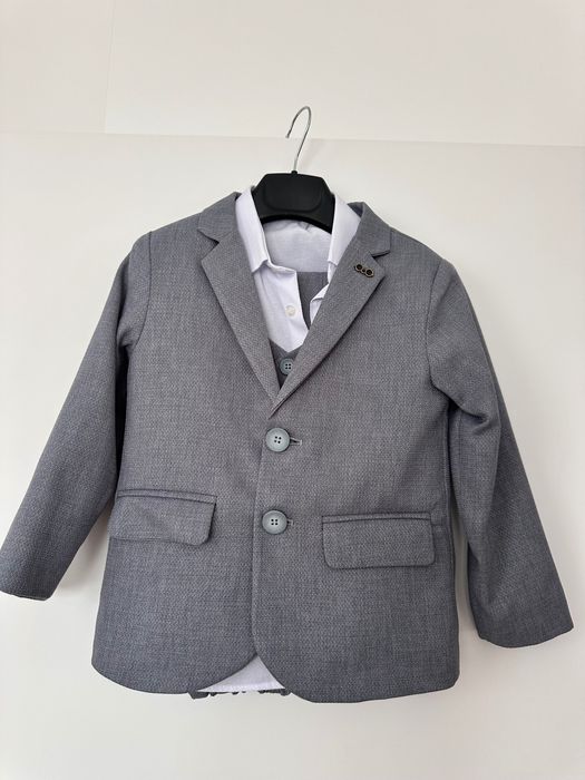 Детски костюм 4 части, размер 4