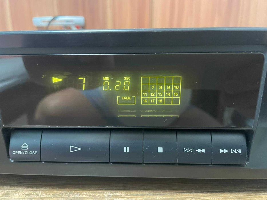 Sony CDP-211 Compact Disc Player