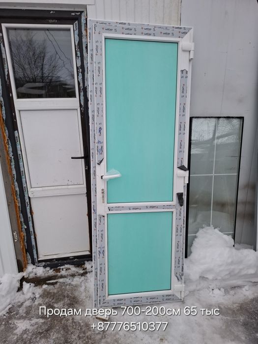 Дверь пластиковая.
