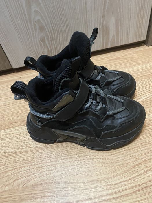 Продам кросовки осень-весна