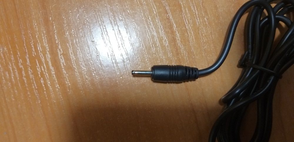Блок питания для планшета с круглым разъемом.