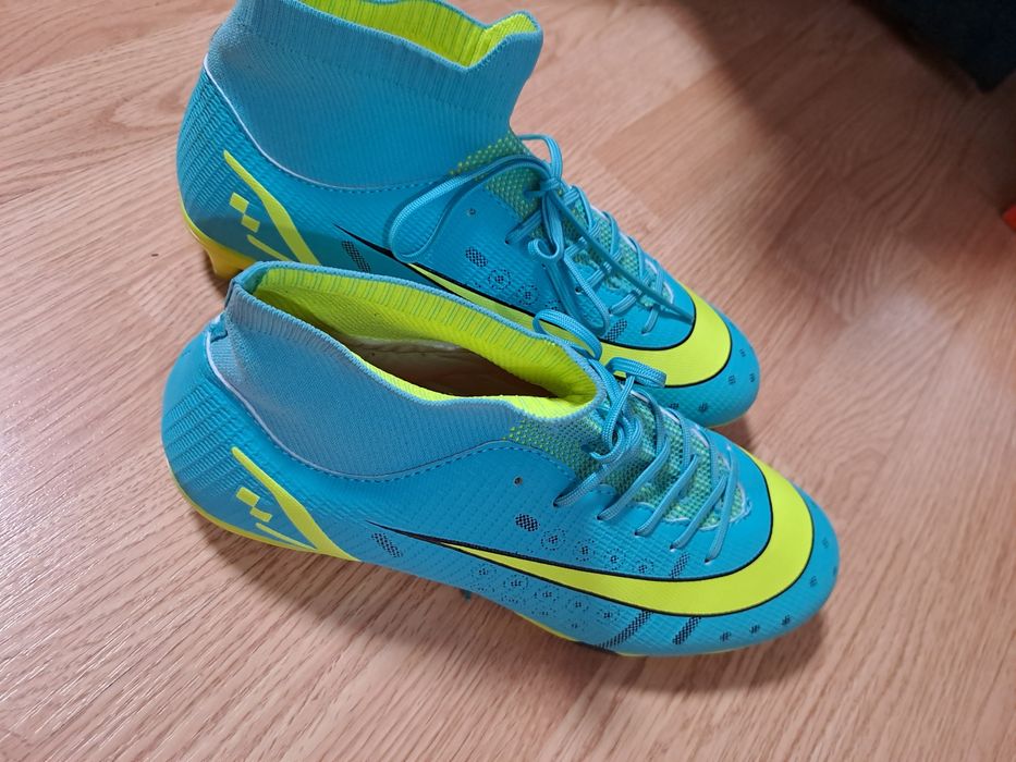 футбольные бутсы