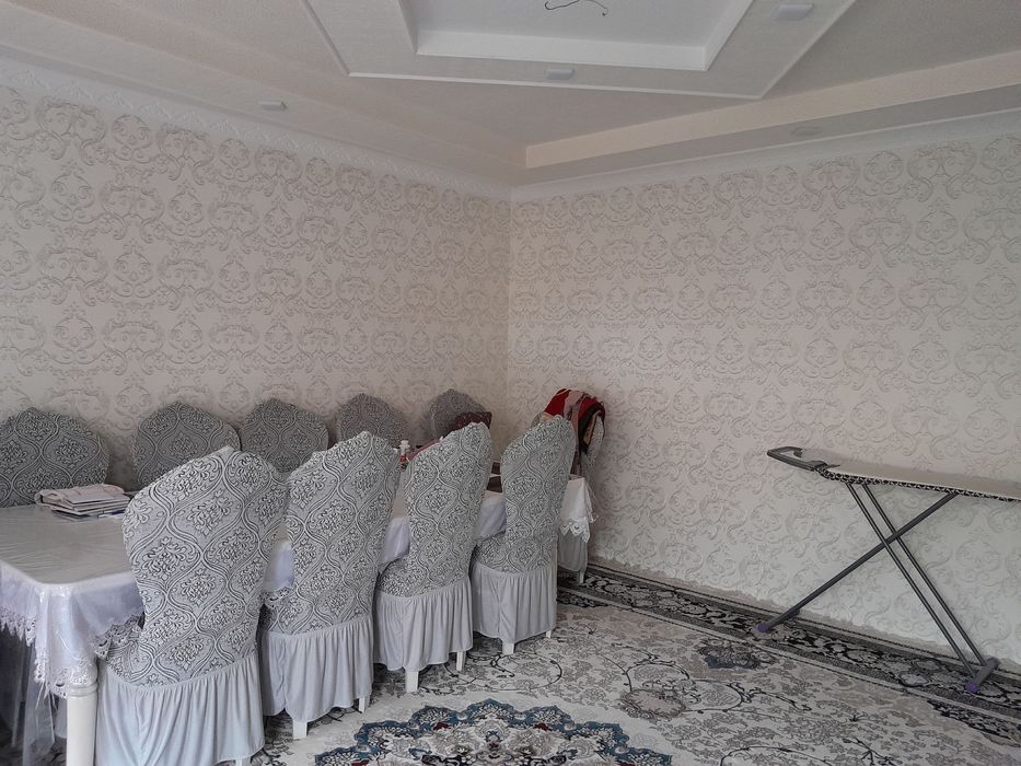 Yakkasaroyda uchaska sotiladi 3, sotiglik 12 xona 3 ta san uzel