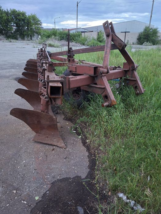 Продам плуг 8.40