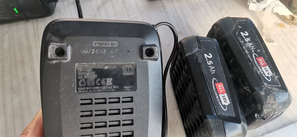 Încărcător și acumulator Bosch 18v verde