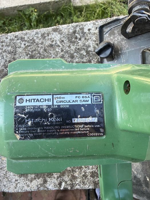 Circular unghiular Hitachi