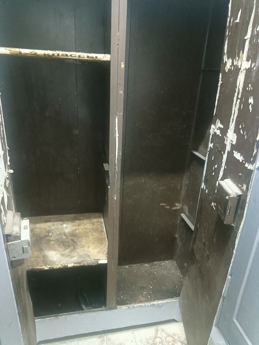 Продам железный шкаф!!!