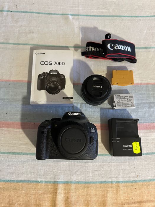 Aparat foto canon eos 700D