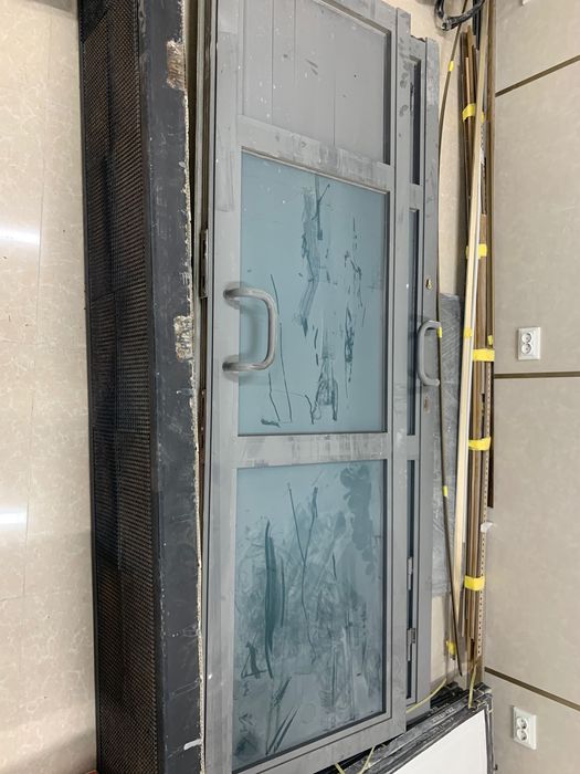 Б/У Алюминиевые двери 2 створки