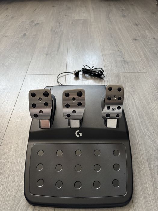 Logitech G923 Racing Wheel + Shifter за PS5 / PS4 / PC