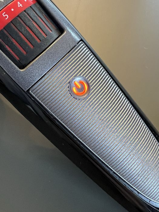 Trimmer / Aparat tuns barbă Philips QT4015 + Pieptene original (Pentru piese / reparație)