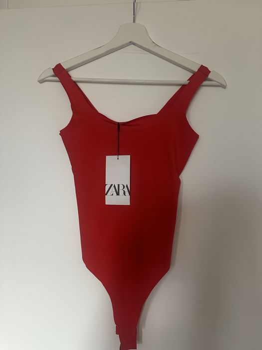 Червено боди на Zara, размер С, с етикет