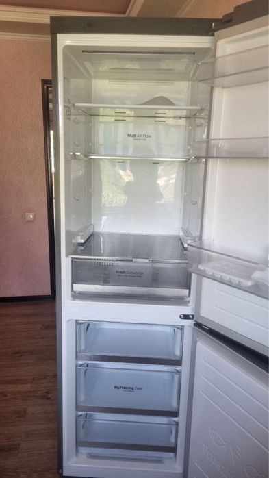 Продается холодильник LG