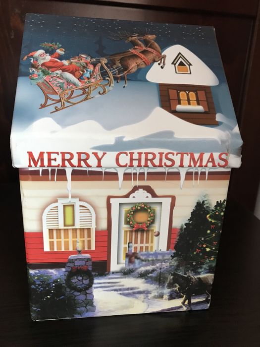 16 броя кукли за пръстчета в коледна къщичка