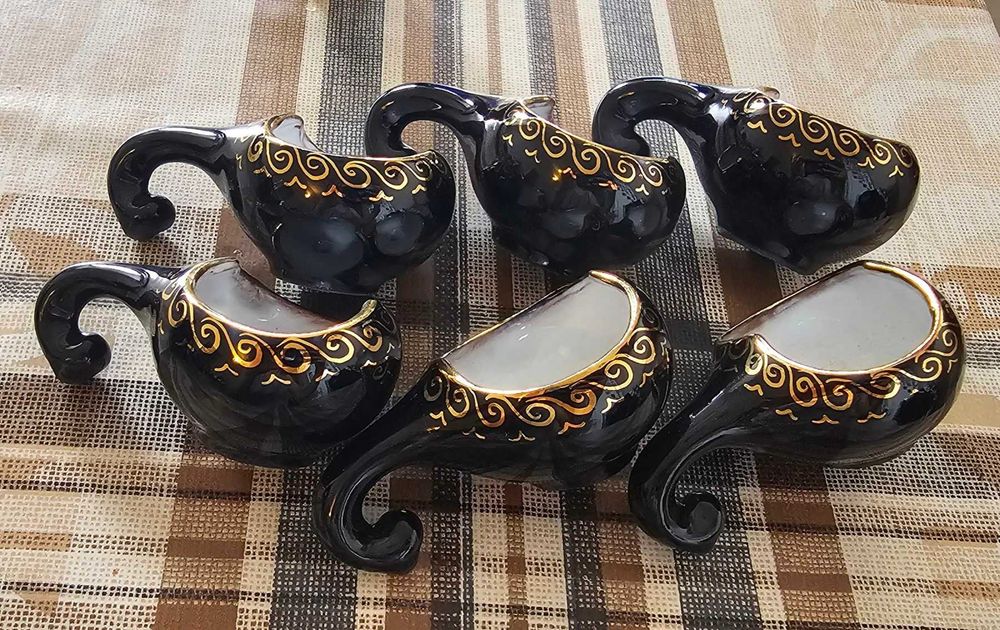 Винтидж , стари порцеланови чашки,плато,сосиера,солничка за пипер