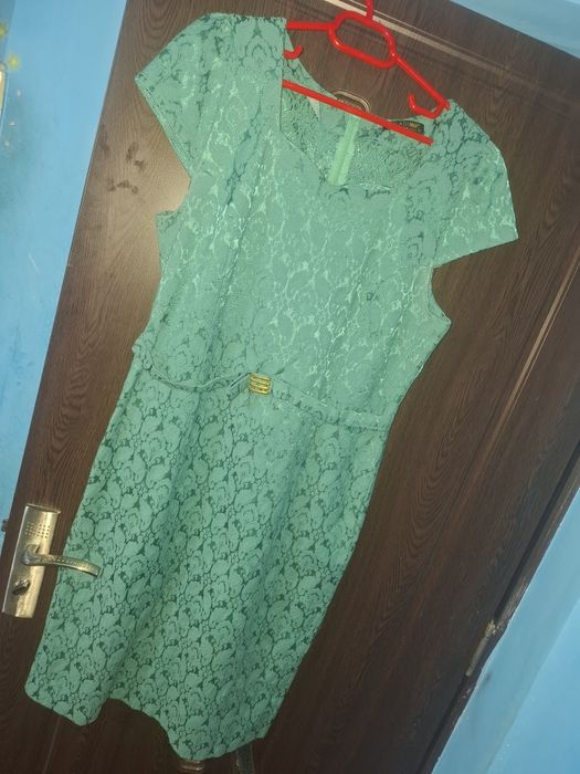 Rochii de ocazie purtate 1 de 2 ori sunt in stare foarte bună