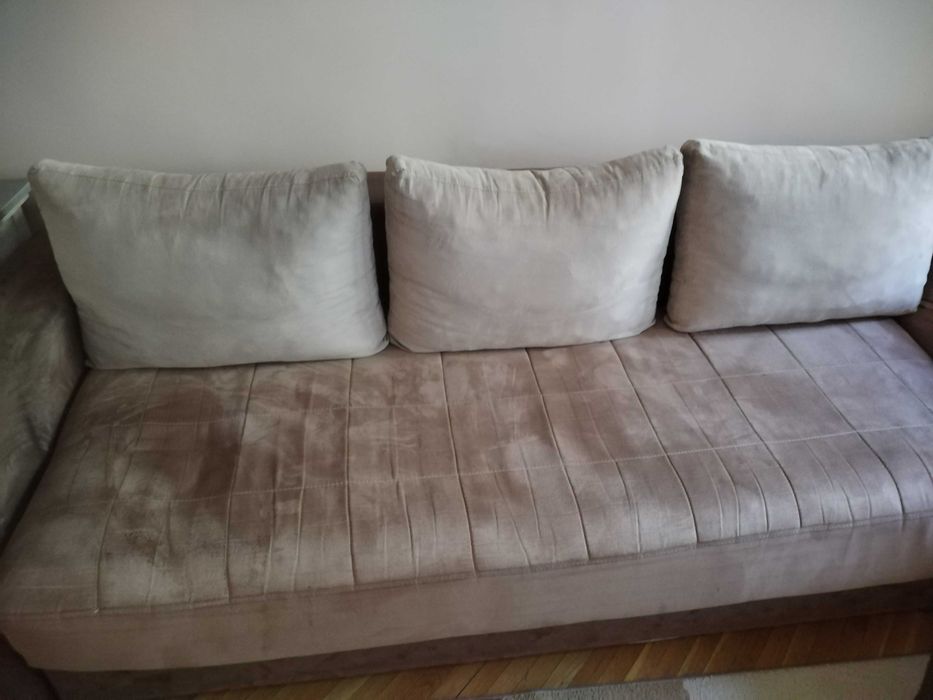 Продавам ъглова холна гарнитура в много добро състояние