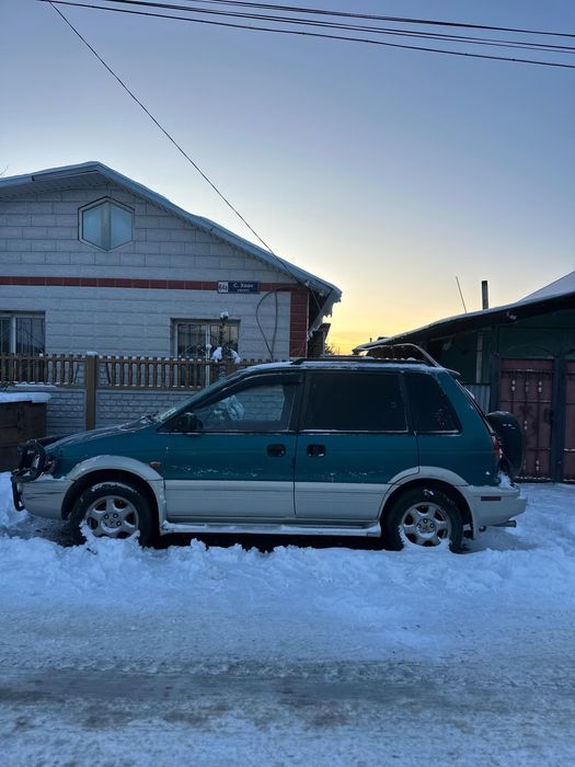 Mitsubishi RVR 1995