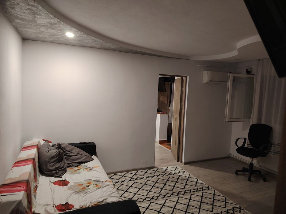Vind apartament 2 camere gavana 2 etajul 4