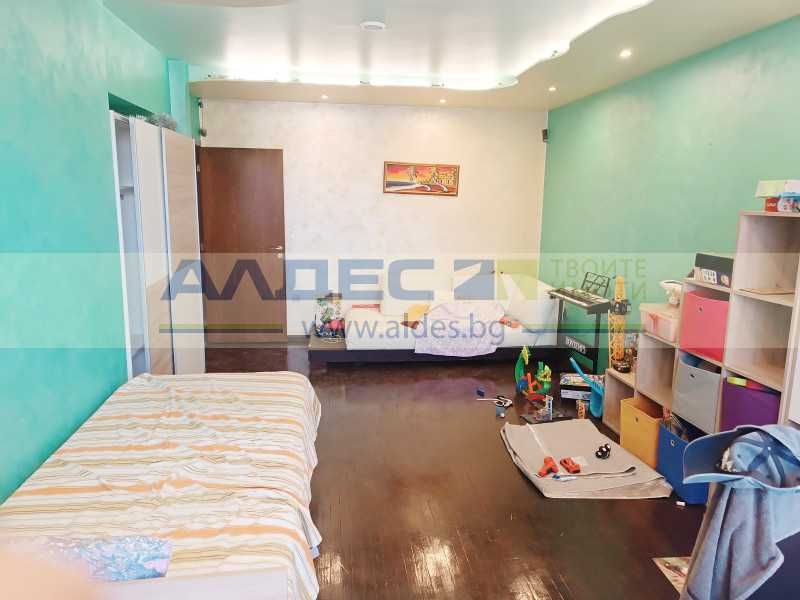 Дава се под наем Къща в Божурище - 250 кв.м за 1000 € - Снимка #10